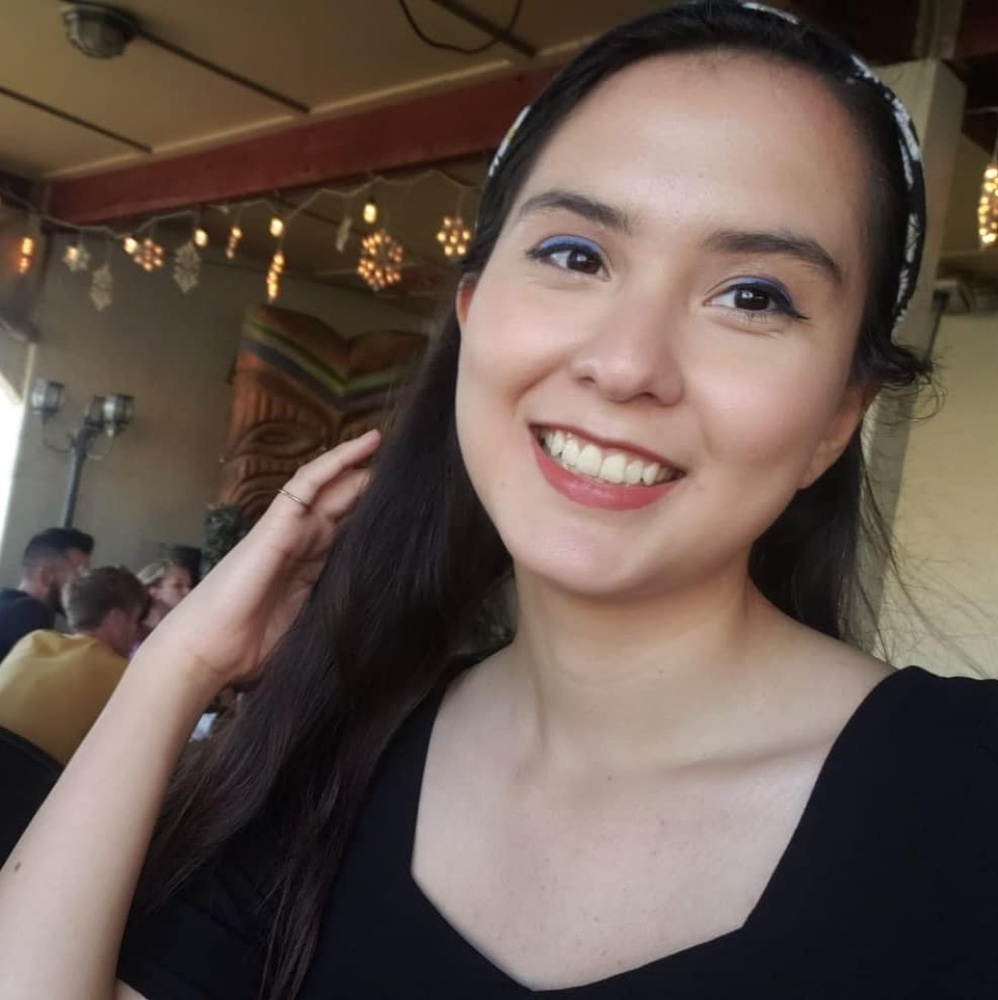 Meet your Posher, Evelyn angelli